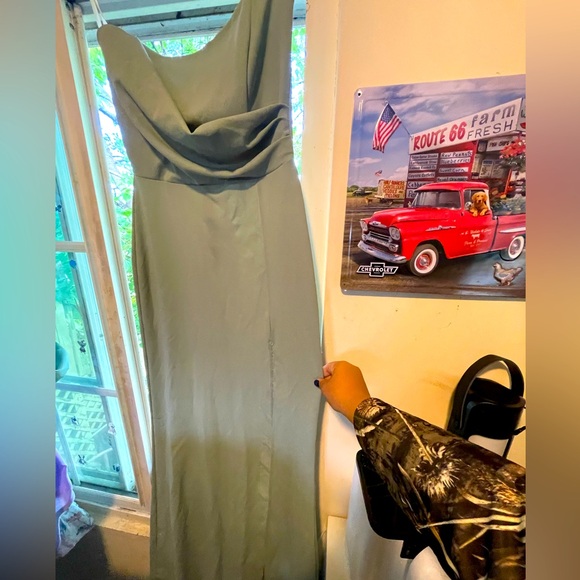 Bridesmaid dress. Used once but can be used for any occasion! Light green color - Picture 8 of 10